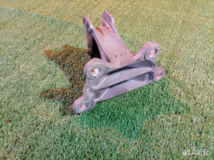 Опора двигателя (подушка двс) левая MR272744 Mitsu