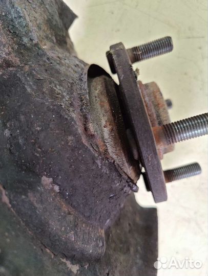 Поворотный кулак левый mitsubishi lancer 7