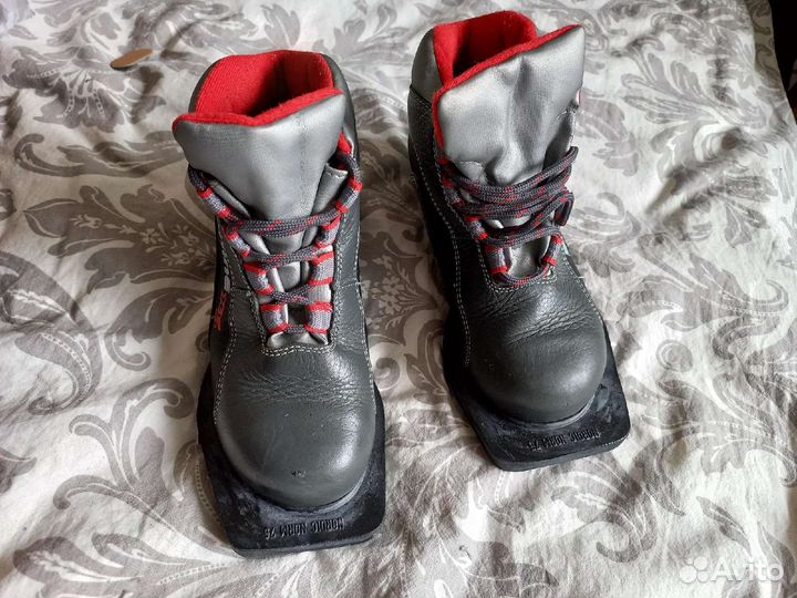 Лыжные ботинки детские р.29-30 Spine