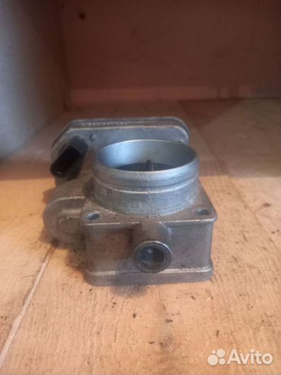 Дрроссельная Заслонка Гольф Кадди 038128063C