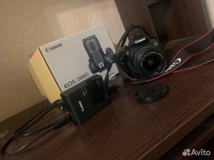 Зеркальный фотоаппарат Canon EOS 2000d
