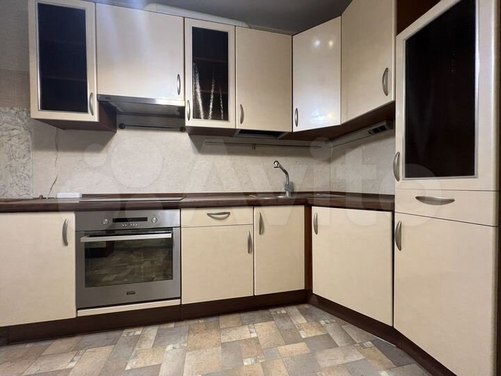 3-к. квартира, 60 м², 2/5 эт.