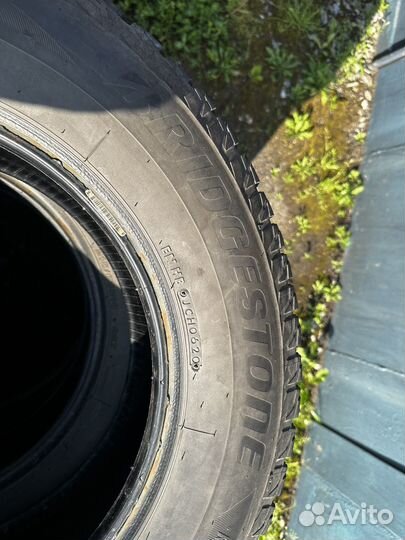 Bridgestone Blizzak Spike-02 SUV 215/65 R16