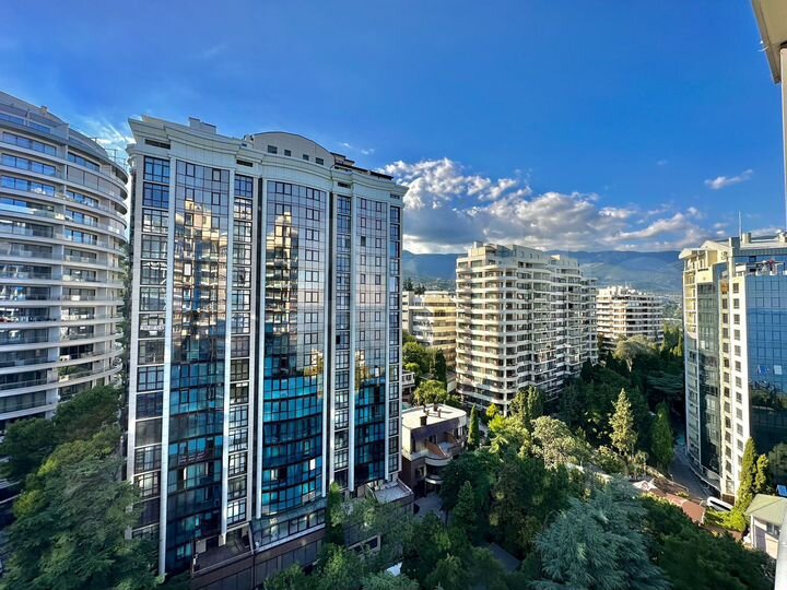 2-к. квартира, 65 м², 14/18 эт.