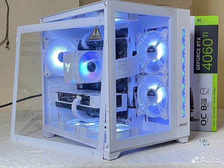 Новый мошной игровой компьютер в белом цвете