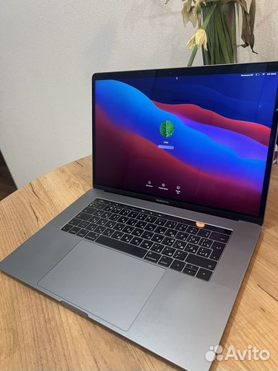 Macbook pro 15 2017 i7 16gb