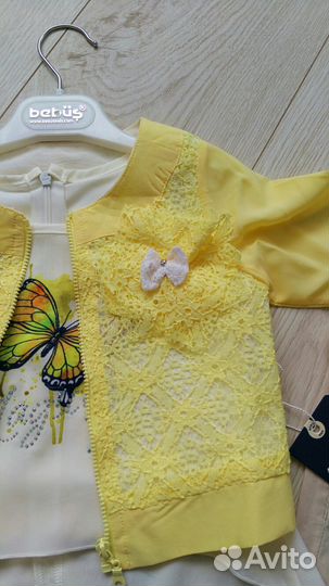 Комплект (жакет, блузка, капри) новый