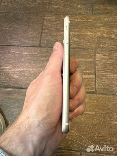 iPhone SE (2022), 64 ГБ