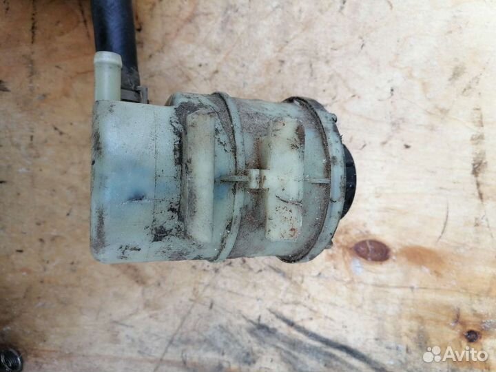 Бачок гур Renault Logan 8200005185