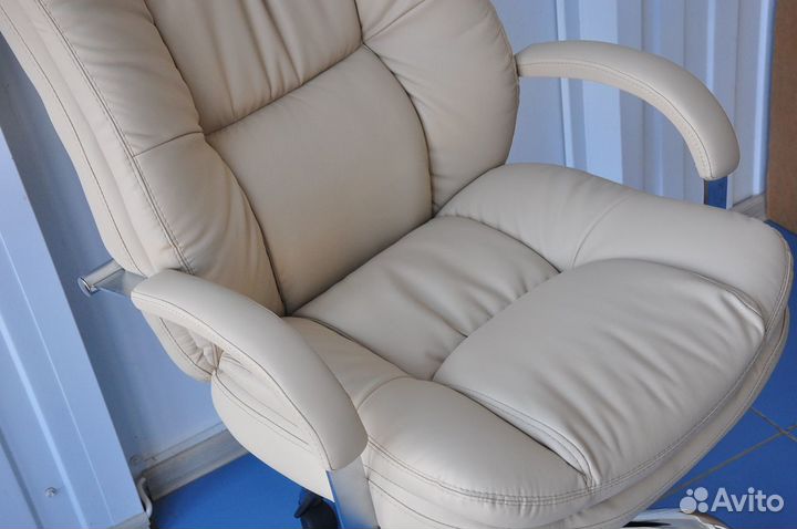 Офисное кресло 