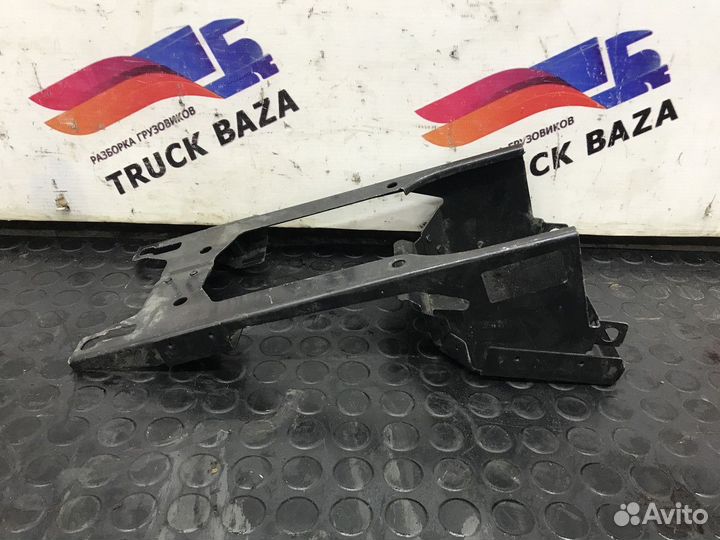 Кронштейн центральной накладки салона кабины