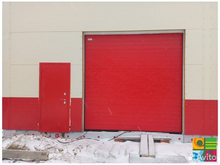 Секционные ворота для гаража alutech