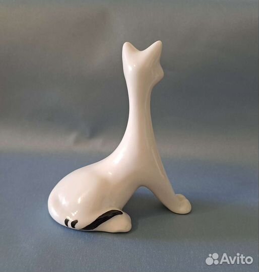 Статуэтка фарфор Белая Кошка лзфи СССР