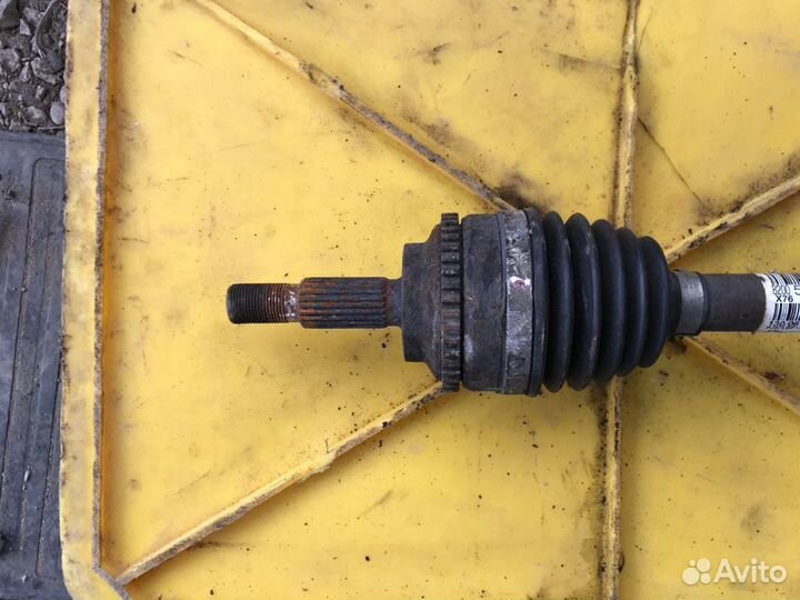 Привод (полуось) передний правый Renault Kangoo