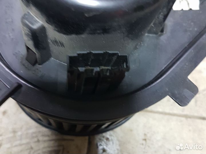 Моторчик отопителя VW Golf 4