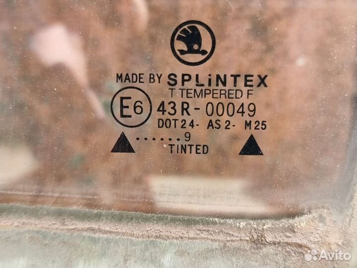 Стекло задней левой двери Октавия тур лифтбек