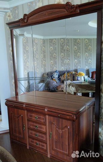 Комплект мебели в испанском стиле