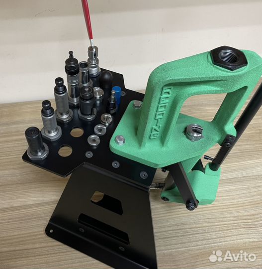 Подставка/станина под резьбовые прессы для релоада