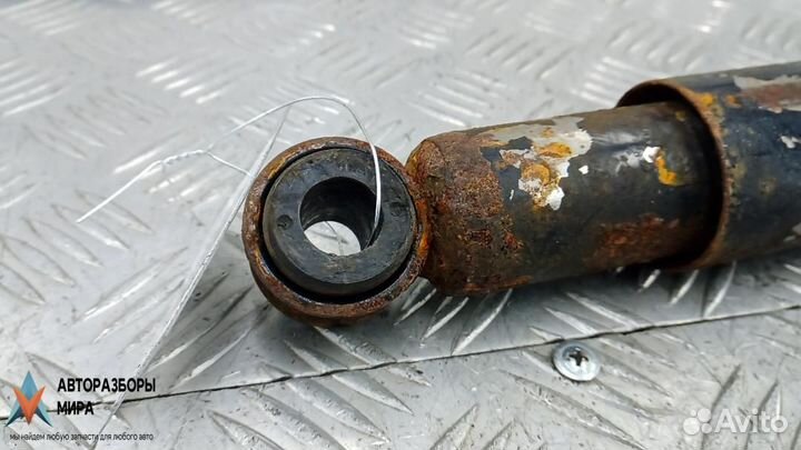 Амортизатор задний Mitsubishi L200 3 рест. 2004