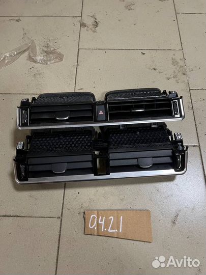 Дефлектор торпедо центральный Range Rover Velar