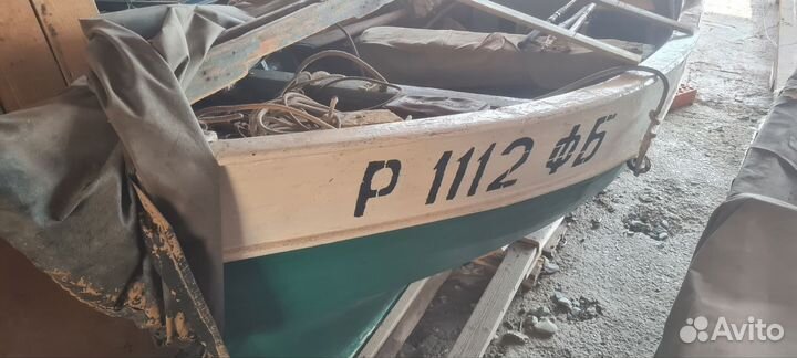 Деревянный катер