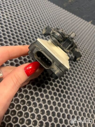 Моторчик заслонки жалюзи решетки радиатора Bmw X7