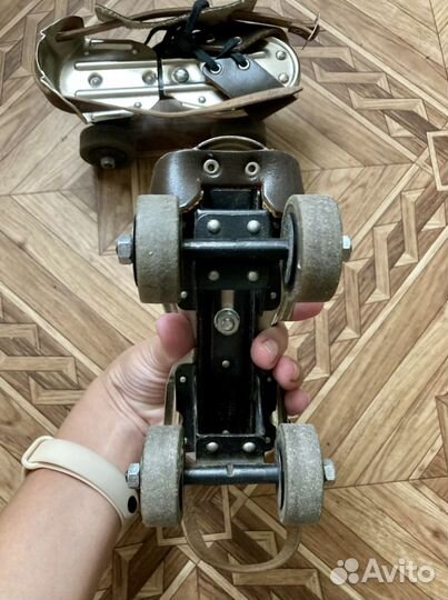 Роликовые коньки