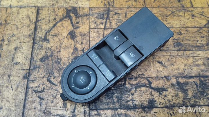 Блок управления стеклоподъемниками Opel Zafira B