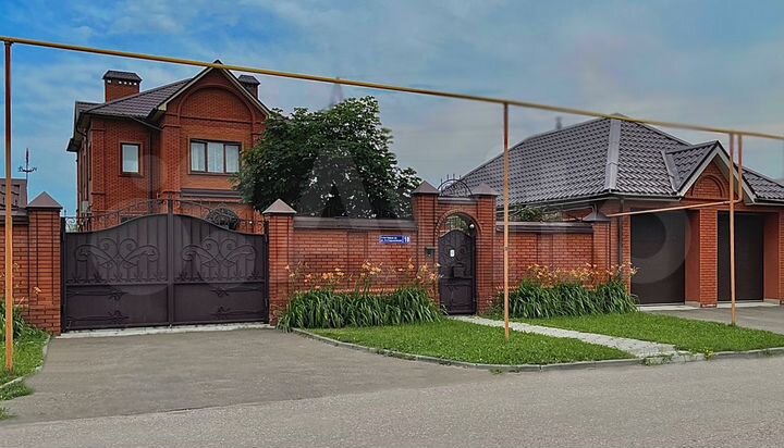 Коттедж 300 м² на участке 15 сот.