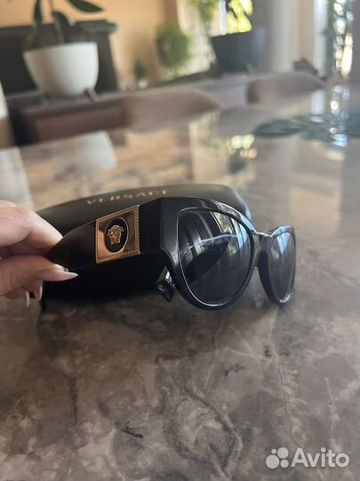 Солнцезащитные очки женские versace