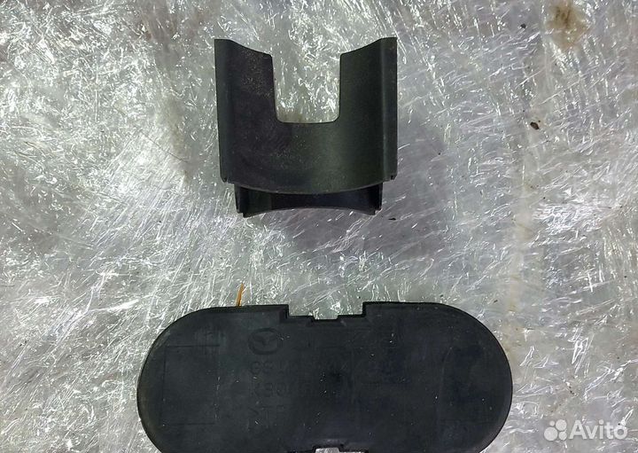 Коврик и разделитель в Подстаканик Мазда 6 gh