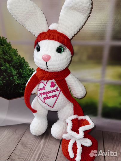 Вязаная игрушка. Ручная работа. Зайка