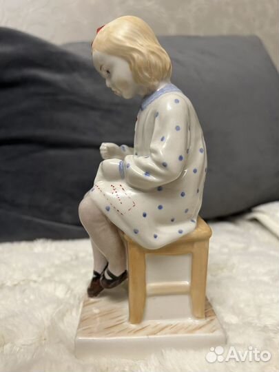 Фарфоровая статуэтка 