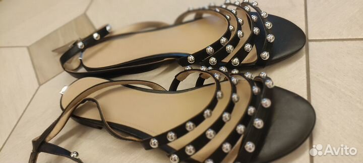 Сандалии Guess