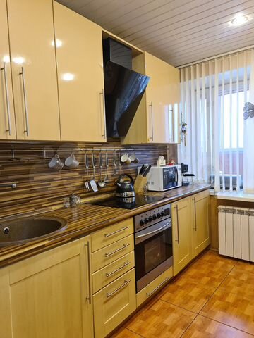 3-к. квартира, 70 м², 2/14 эт.