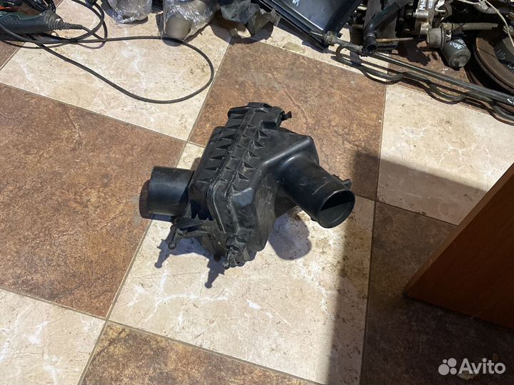 Корпус воздушного фильтра правый Nissan GT-R 35