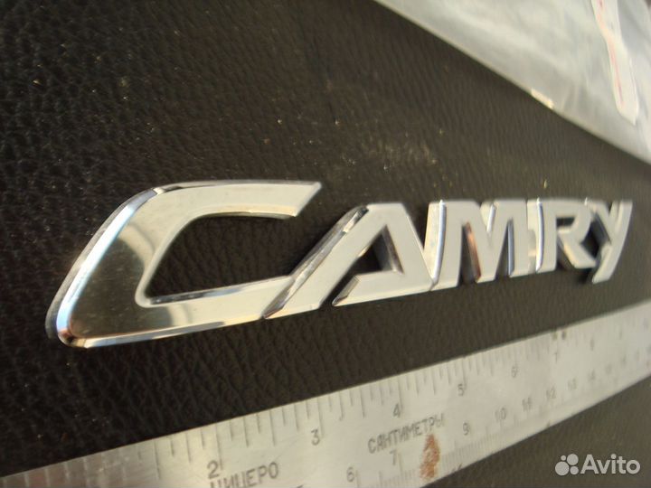 Тойота Эмблема задняя Camry 50 2011-18