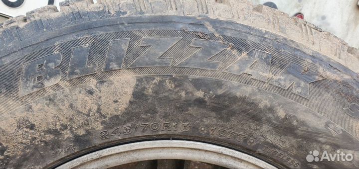 Bridgestone Blizzak DM-V1 245/70 R16