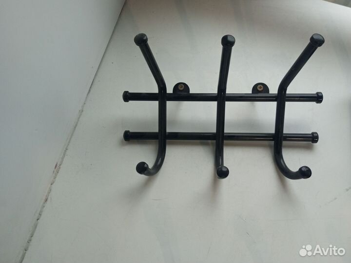 Вешалка настенная металлическая