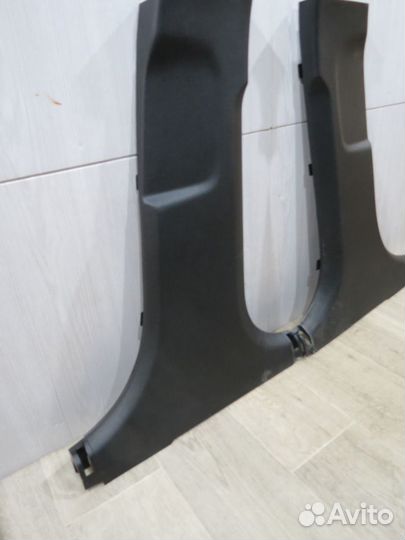 Обшивка средней стойки правая Hyundai Solaris 2