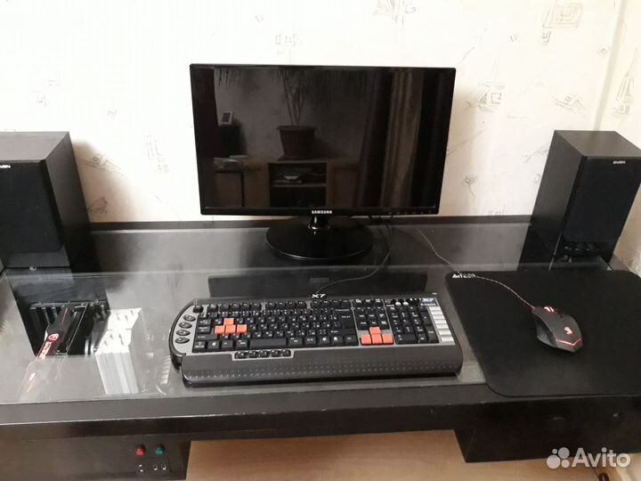 Компьютерный стол