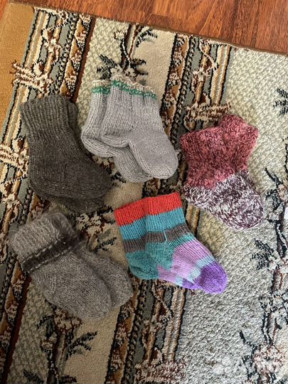 Детские шапки, перчатки, варежки, носки, колготки