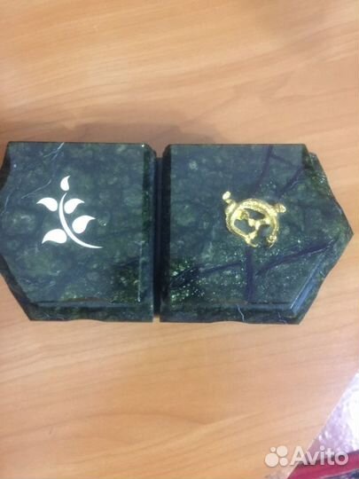 Шкатулка из натурального уральского самоцвета