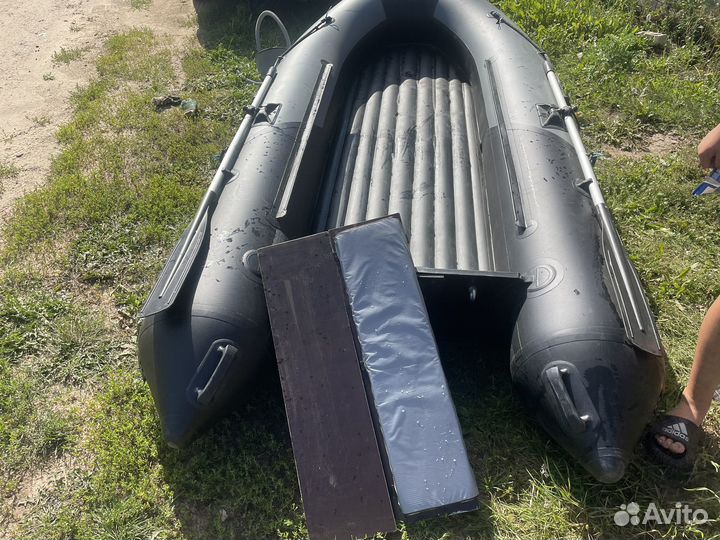 Лодка Пилот 330 нднд