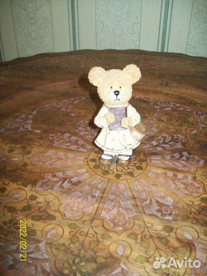 Статуэтка мишка-девочка с книгой