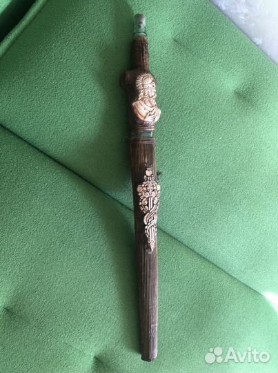 Бокал для вина в виде кинжала