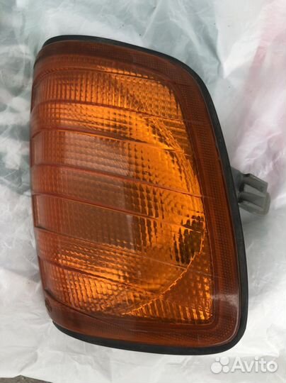 Поворотник Мерседес Бенц W124.Оригинал.Hella