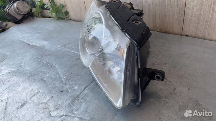 Фара правая Volkswagen Passat