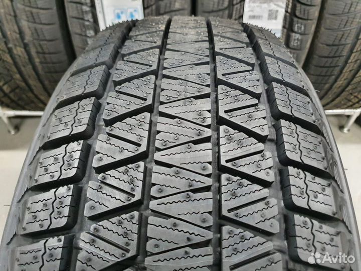 Bridgestone Blizzak DM-V3 285/45 R22