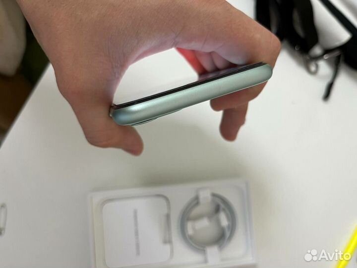 Телефон iPhone 11 64gb